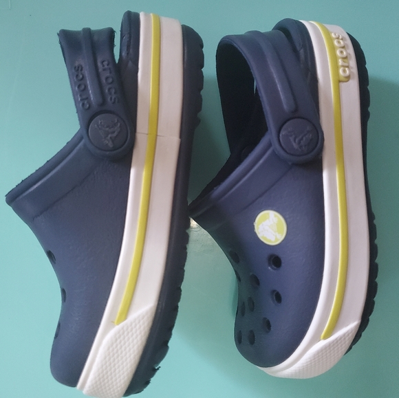 Size 4C Boys Crocband Clogs - Picture 2 of 3